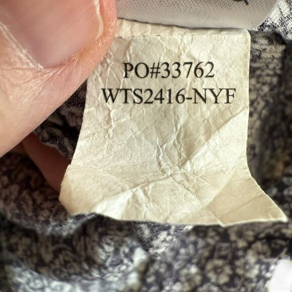 Faherty Amira Top Womens Navy Ditzy Floral M Bohemian Boho Peasant Granolagirl - Picture 7 of 10